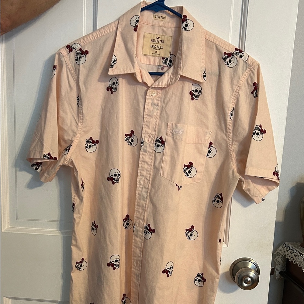 Hollister Men's  Epic Flex stretch Skull Print Shirt